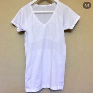 Lululemon Swiftly V Neck. White.No snags or stains